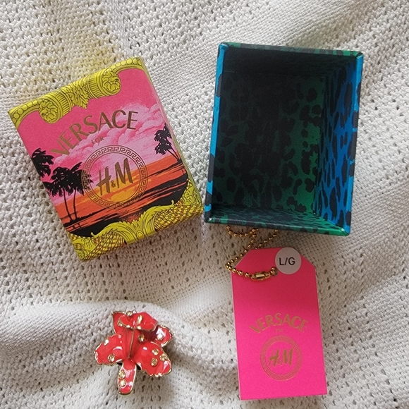Versace × H&M Collab Rare Red Flower w crystals Fashion Statement Ring sz L - Picture 9 of 14